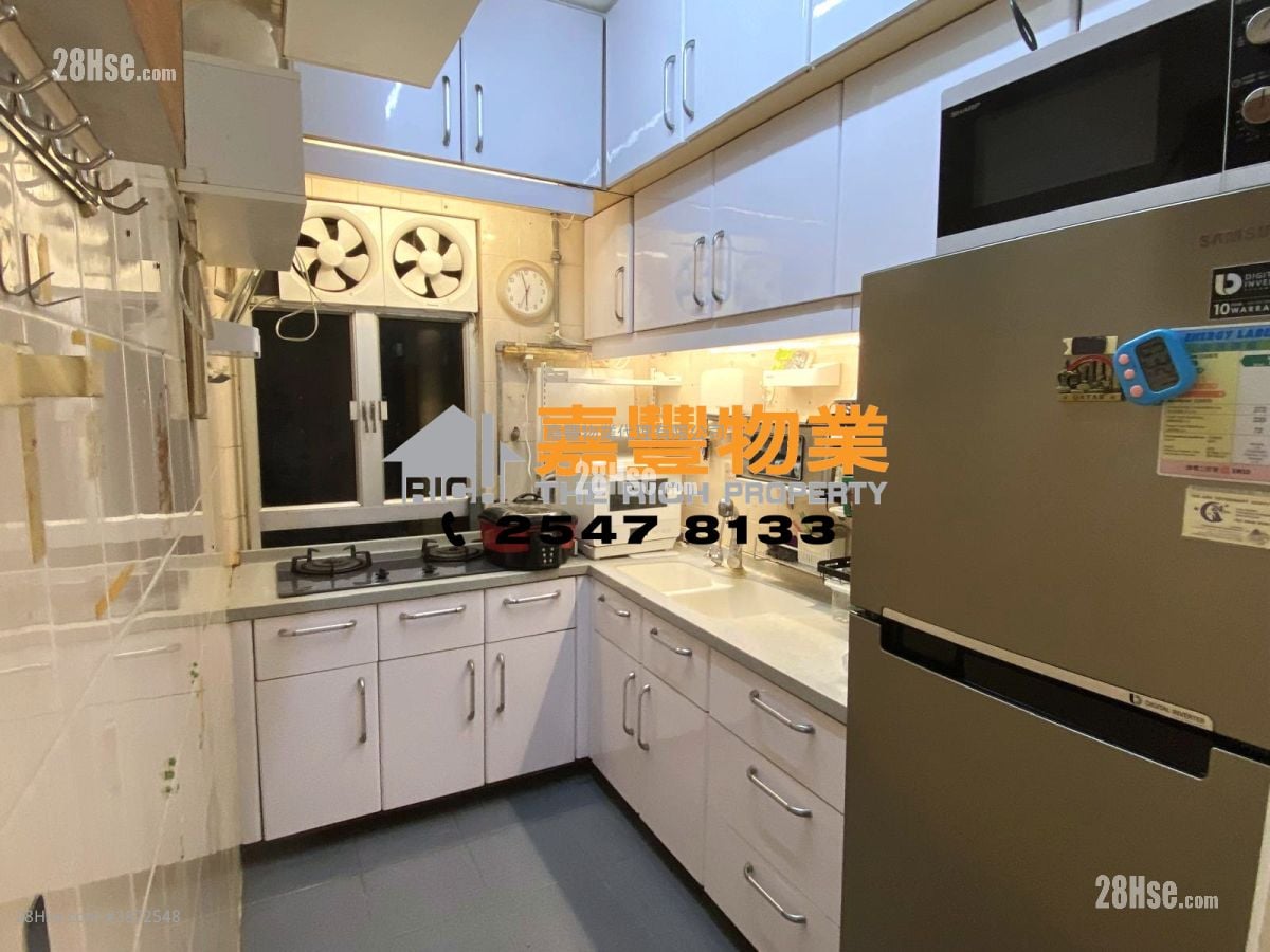 Rhenish Mansion Rental 4 Bedrooms , 2 Bathrooms 850 ft²