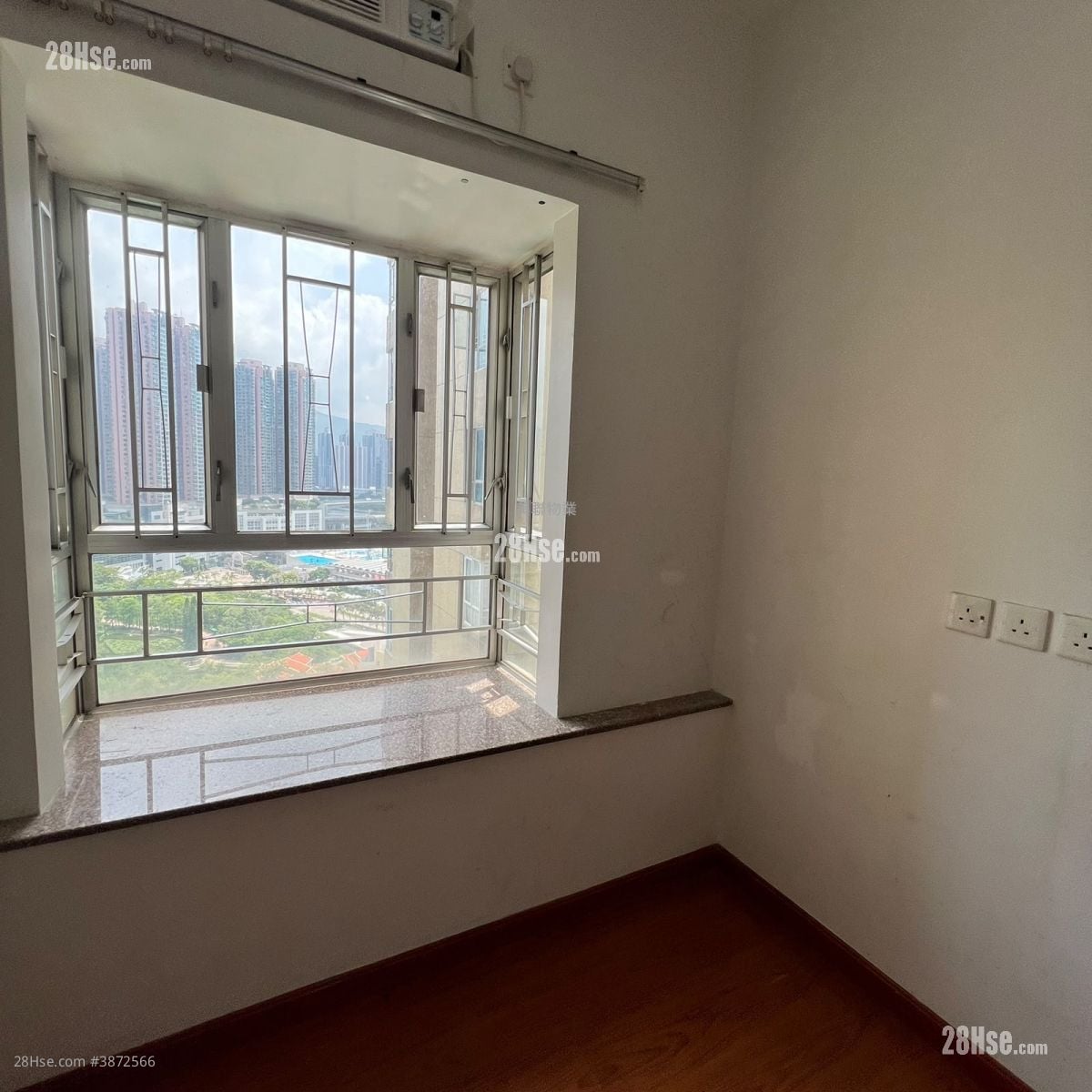 Tsing Yi Garden Sell 3 Bedrooms , 1 Bathroom 547 ft²