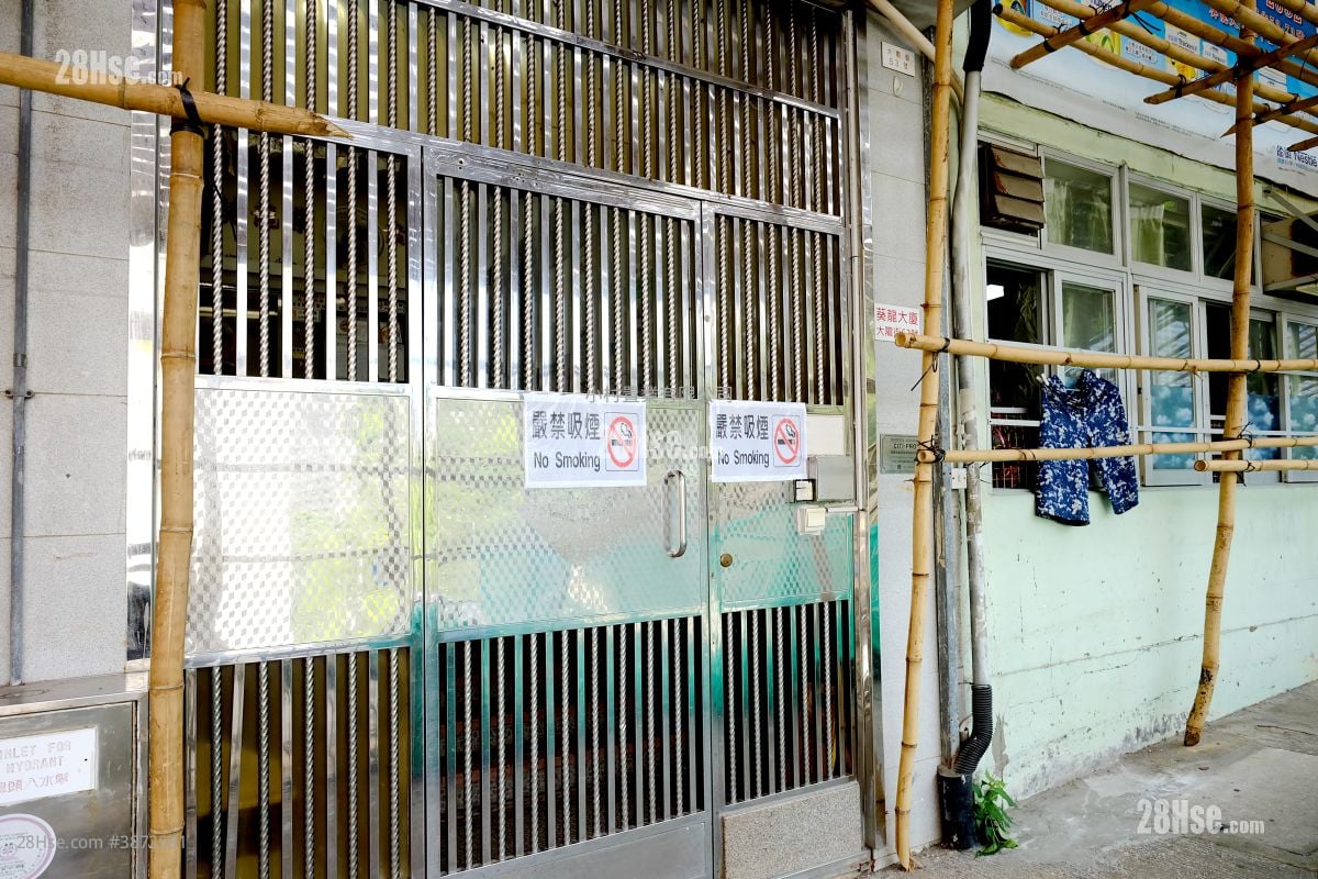 大厦入口: 葵龙大厦 售盘 5+ 房 , 5+ 浴室 404 平方尺