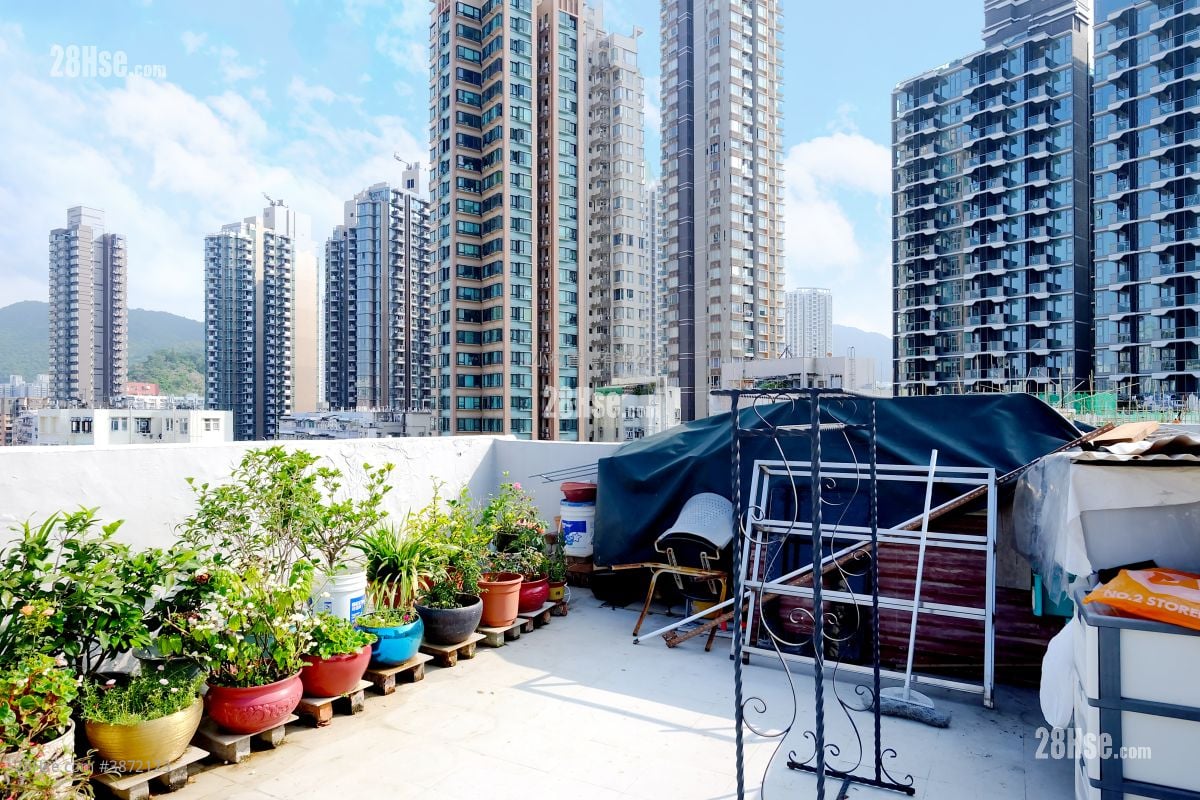 rooftoop: Ka Wui Building Sell 2 Bedrooms , 1 Bathroom 417 ft²