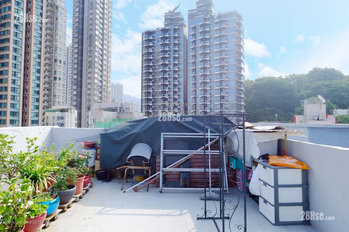 rooftoop: Ka Wui Building Sell 2 Bedrooms , 1 Bathroom 417 ft²