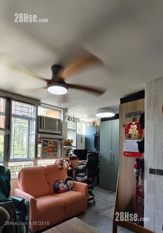 Ka Shun Court Sell 2 Bedrooms , 1 Bathroom 449 ft²