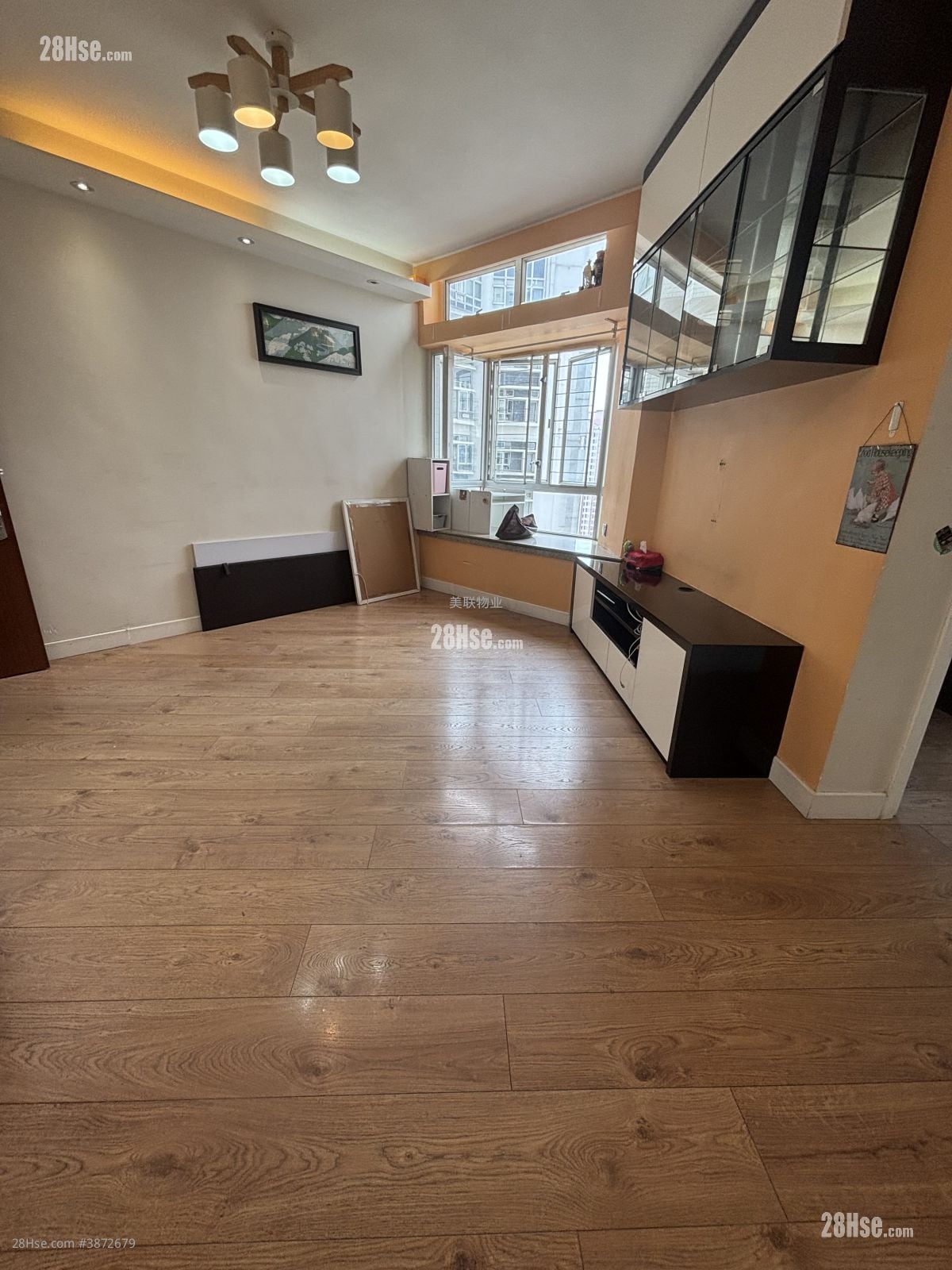 Kingswood Villas Sell 3 Bedrooms , 1 Bathroom 547 ft²