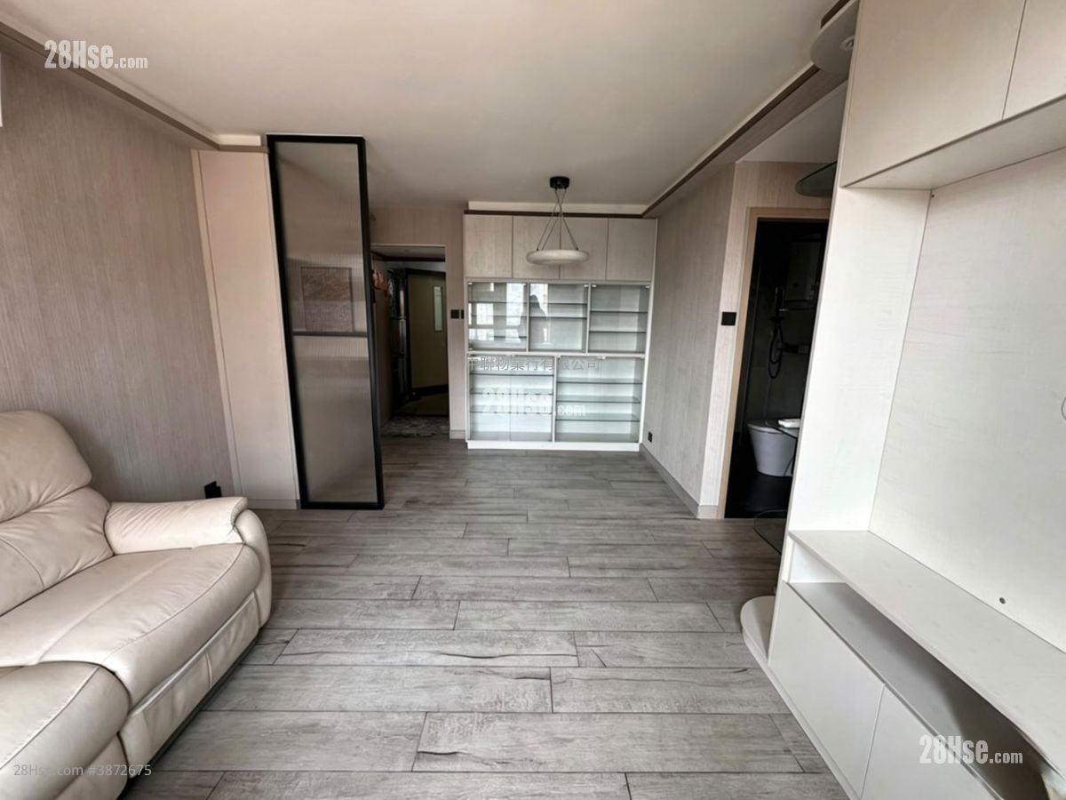 Yue Tin Court Sell 2 Bedrooms , 1 Bathroom 429 ft²