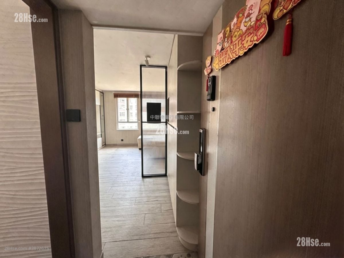 Yue Tin Court Sell 2 Bedrooms , 1 Bathroom 429 ft²