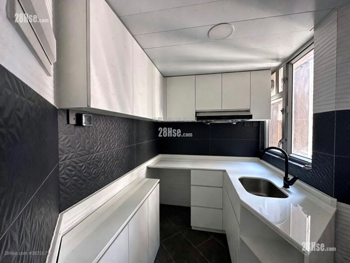 Yue Tin Court Sell 2 Bedrooms , 1 Bathroom 429 ft²