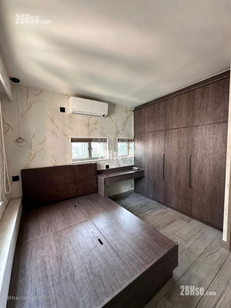 Yue Tin Court Sell 2 Bedrooms , 1 Bathroom 429 ft²