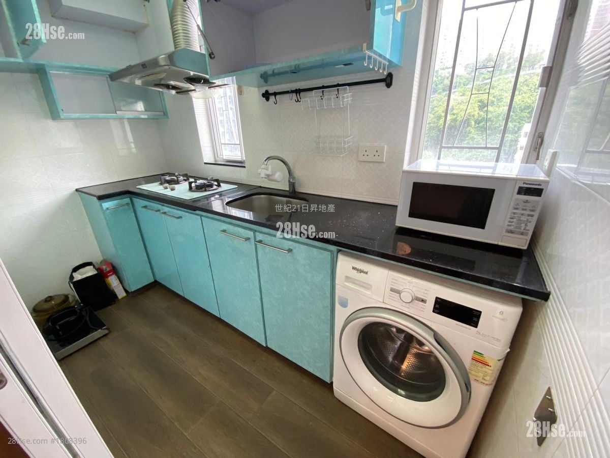 Yalford Building Sell 2 Bedrooms , 1 Bathroom 393 ft²