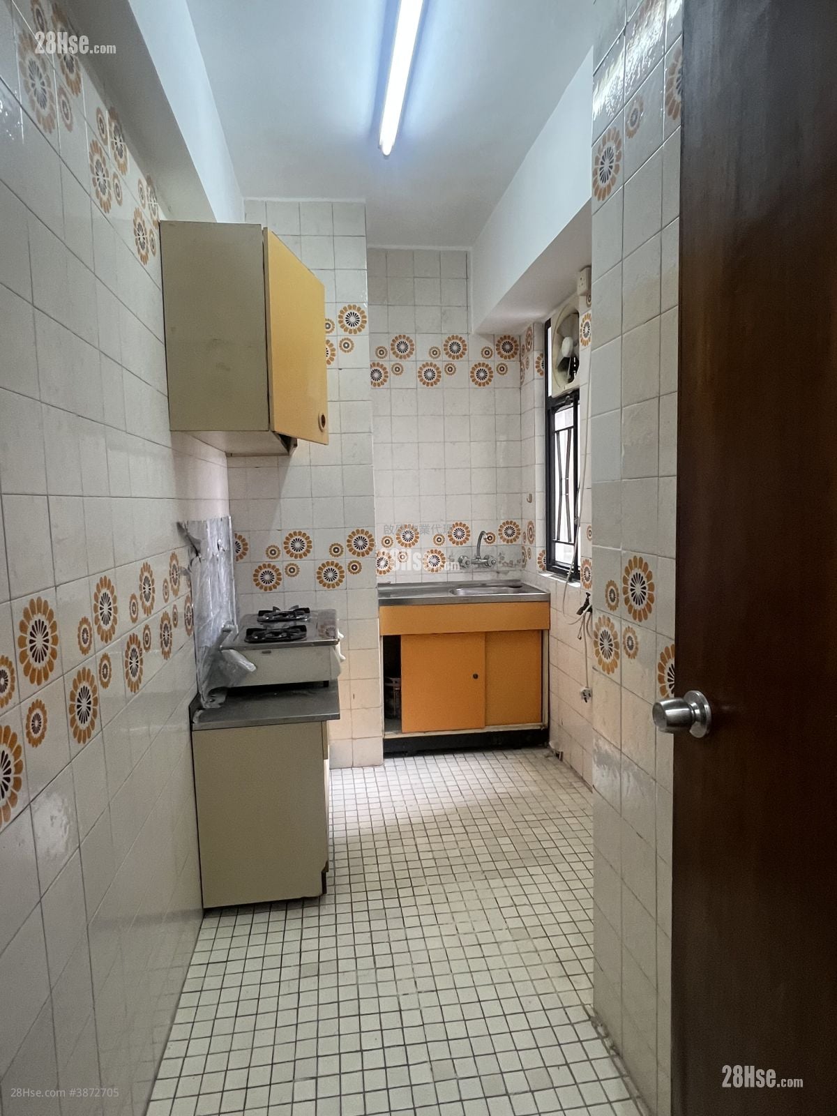 Tak Bo Building Sell 3 Bedrooms , 1 Bathroom 509 ft²