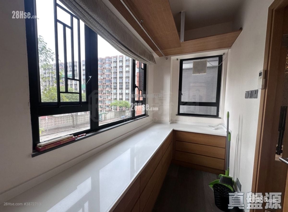 3 La Salle Road Sell 2,260 ft²