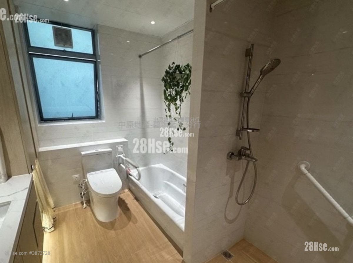 Manhattan Hill Sell 4 Bedrooms 1,351 ft²