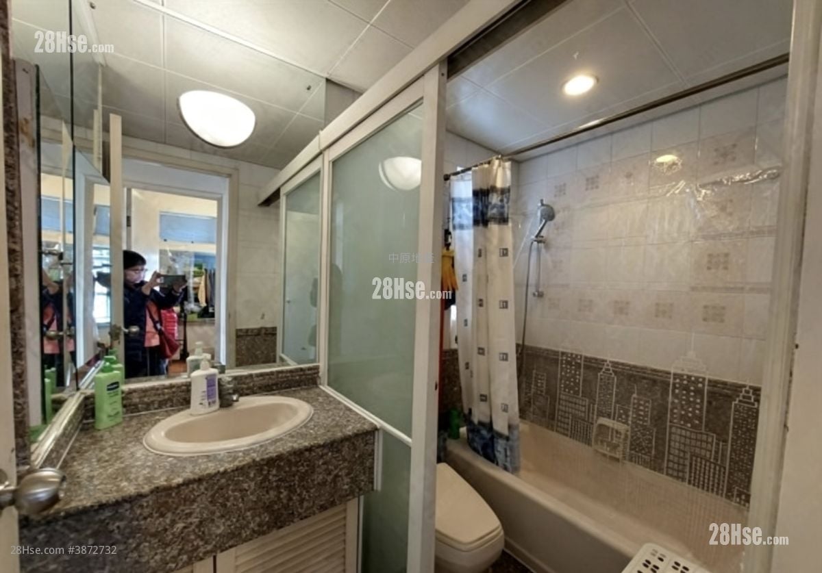 Kingswood Villas Sell 3 Bedrooms , 1 Bathroom 544 ft²