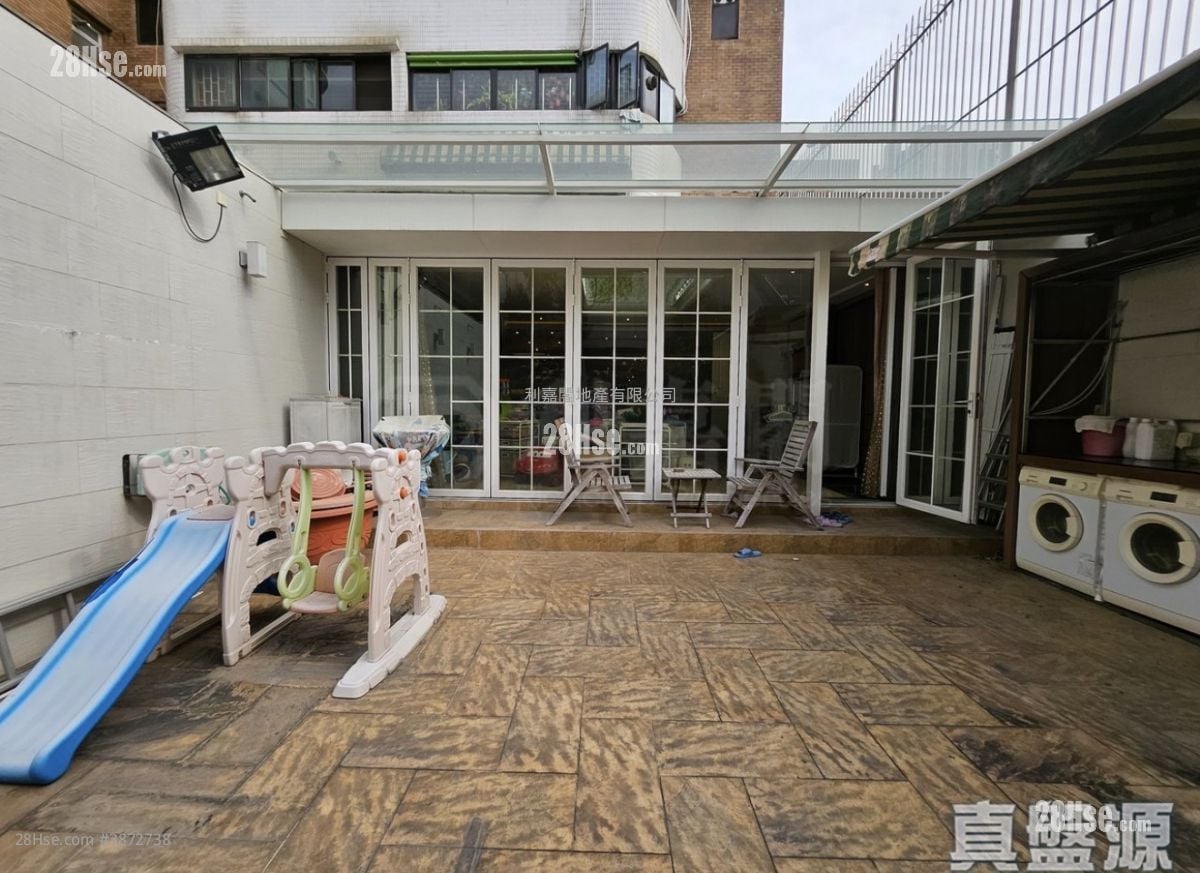 Silver Crest Sell 5+ Bedrooms 3,256 ft²