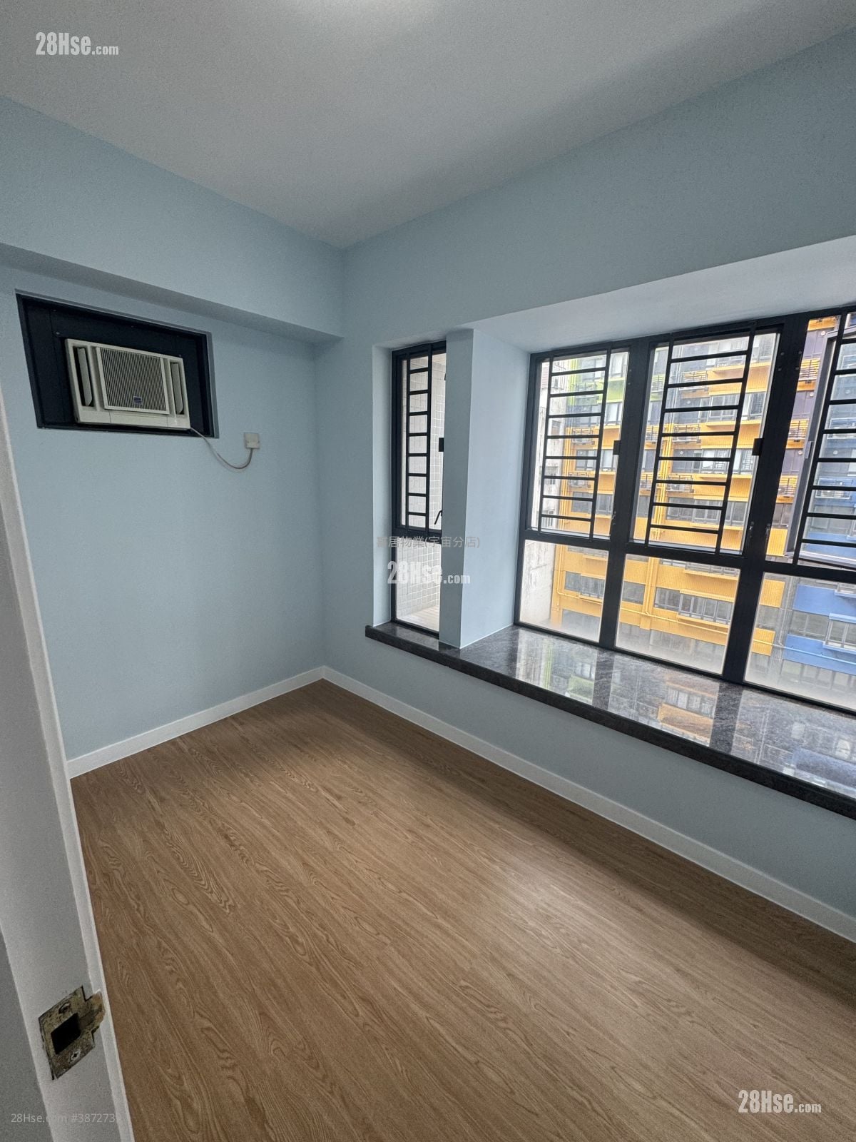 Florence Plaza Sell 3 Bedrooms , 1 Bathroom 534 ft²