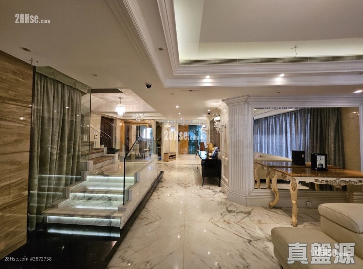 Silver Crest Sell 5+ Bedrooms 3,256 ft²