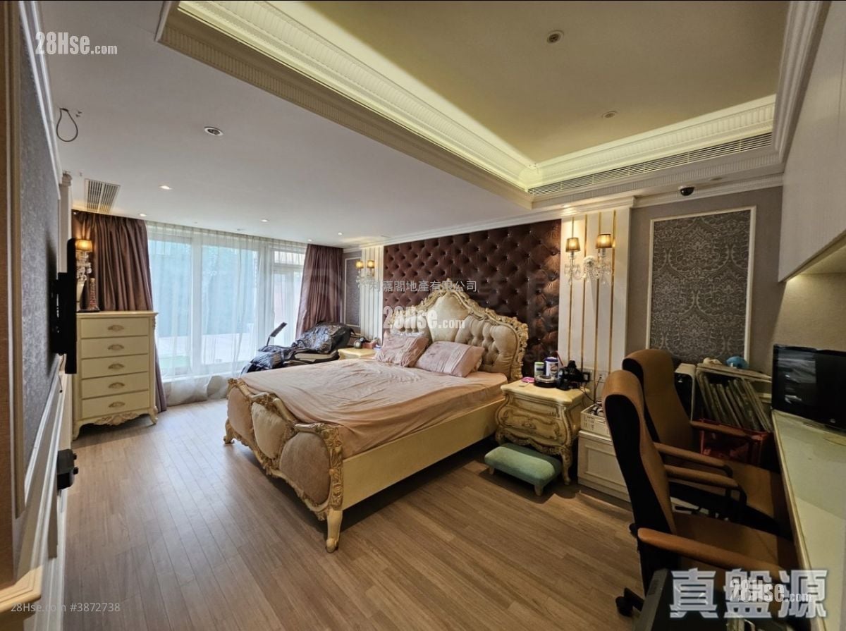 Silver Crest Sell 5+ Bedrooms 3,256 ft²