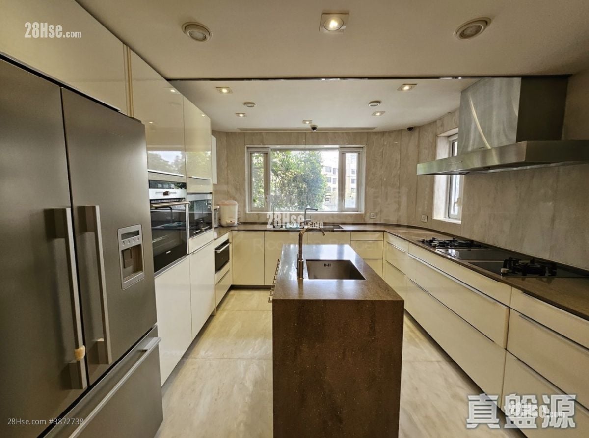 Silver Crest Sell 5+ Bedrooms 3,256 ft²