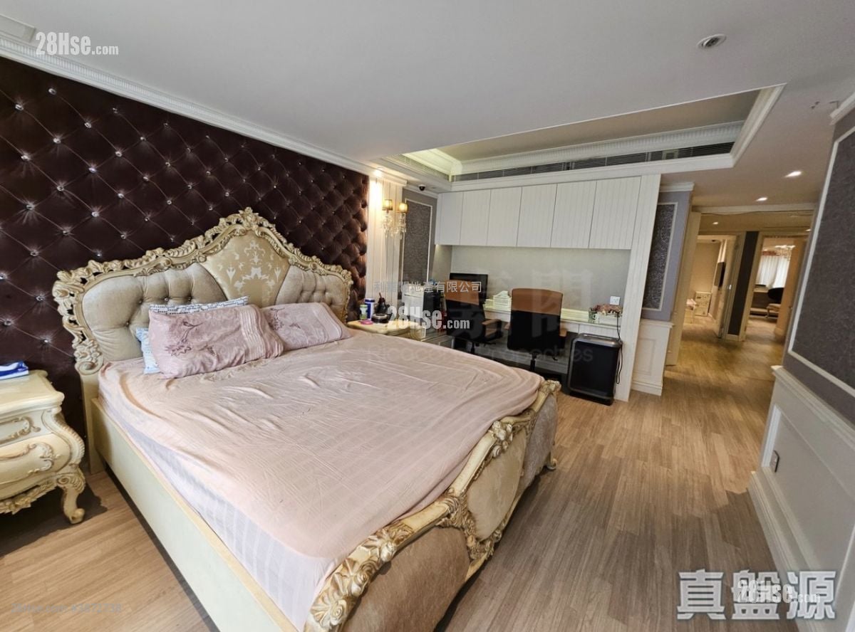Silver Crest Sell 5+ Bedrooms 3,256 ft²