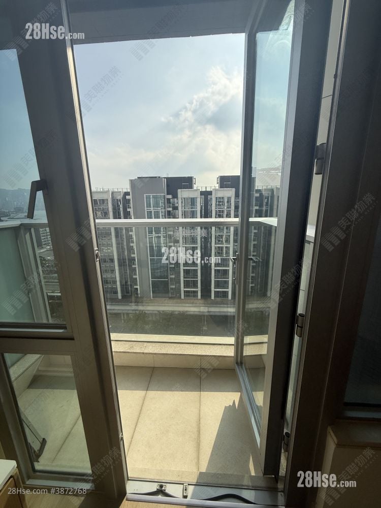 Cullinan West Sell 2 Bedrooms 468 ft²
