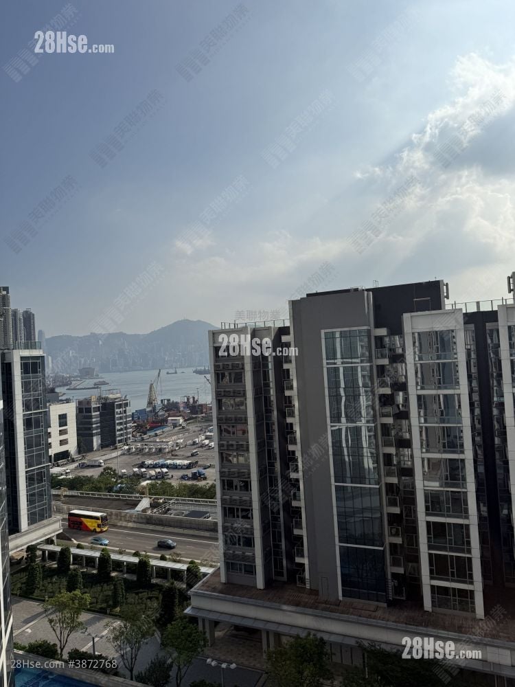 Cullinan West Sell 2 Bedrooms 468 ft²
