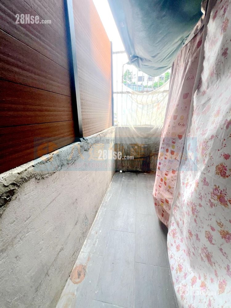 Hing Lung Building Sell 2 Bedrooms , 1 Bathroom 298 ft²