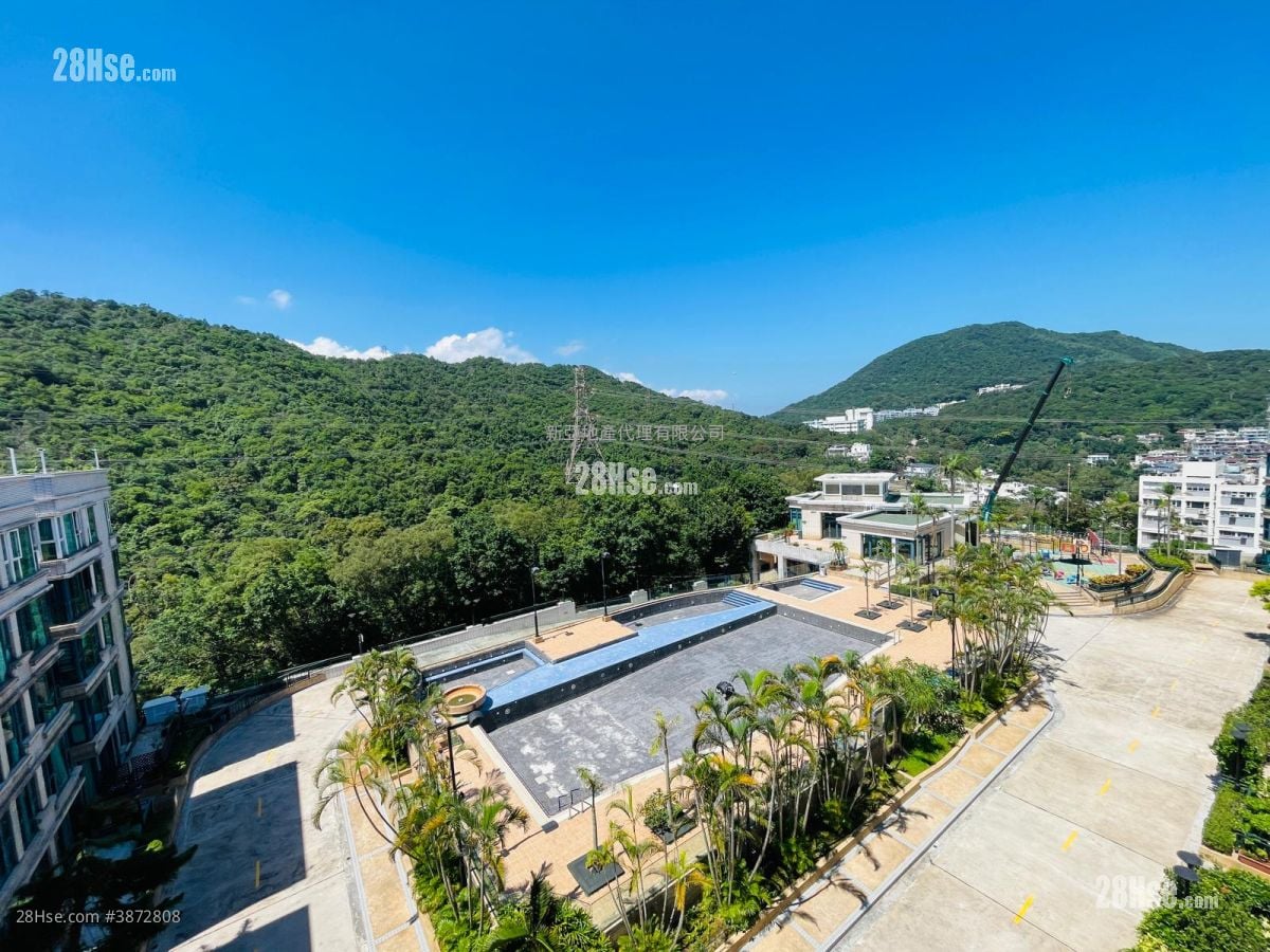 Hillview Court Sell 4 Bedrooms , 3 Bathrooms 997 ft²