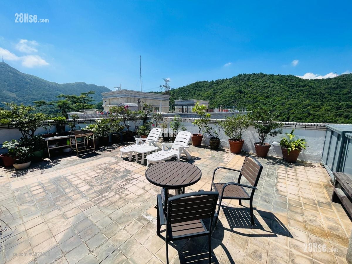 Hillview Court Sell 4 Bedrooms , 3 Bathrooms 997 ft²
