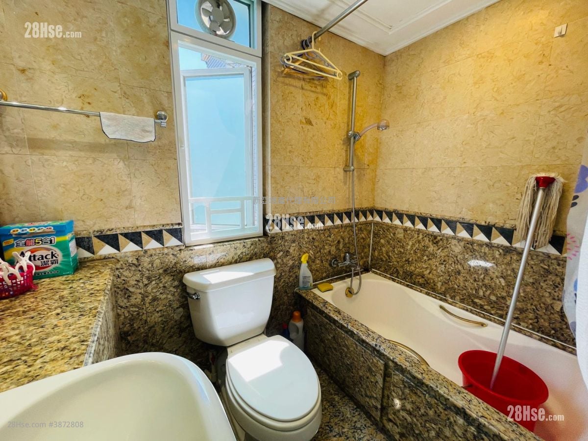 Hillview Court Sell 4 Bedrooms , 3 Bathrooms 997 ft²