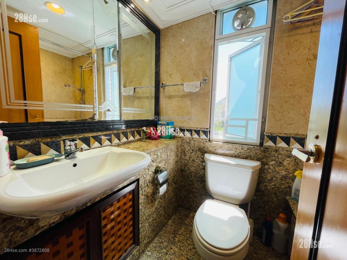 Hillview Court Sell 4 Bedrooms , 3 Bathrooms 997 ft²