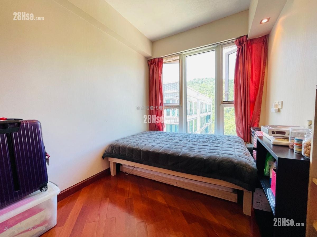 Hillview Court Sell 4 Bedrooms , 3 Bathrooms 997 ft²