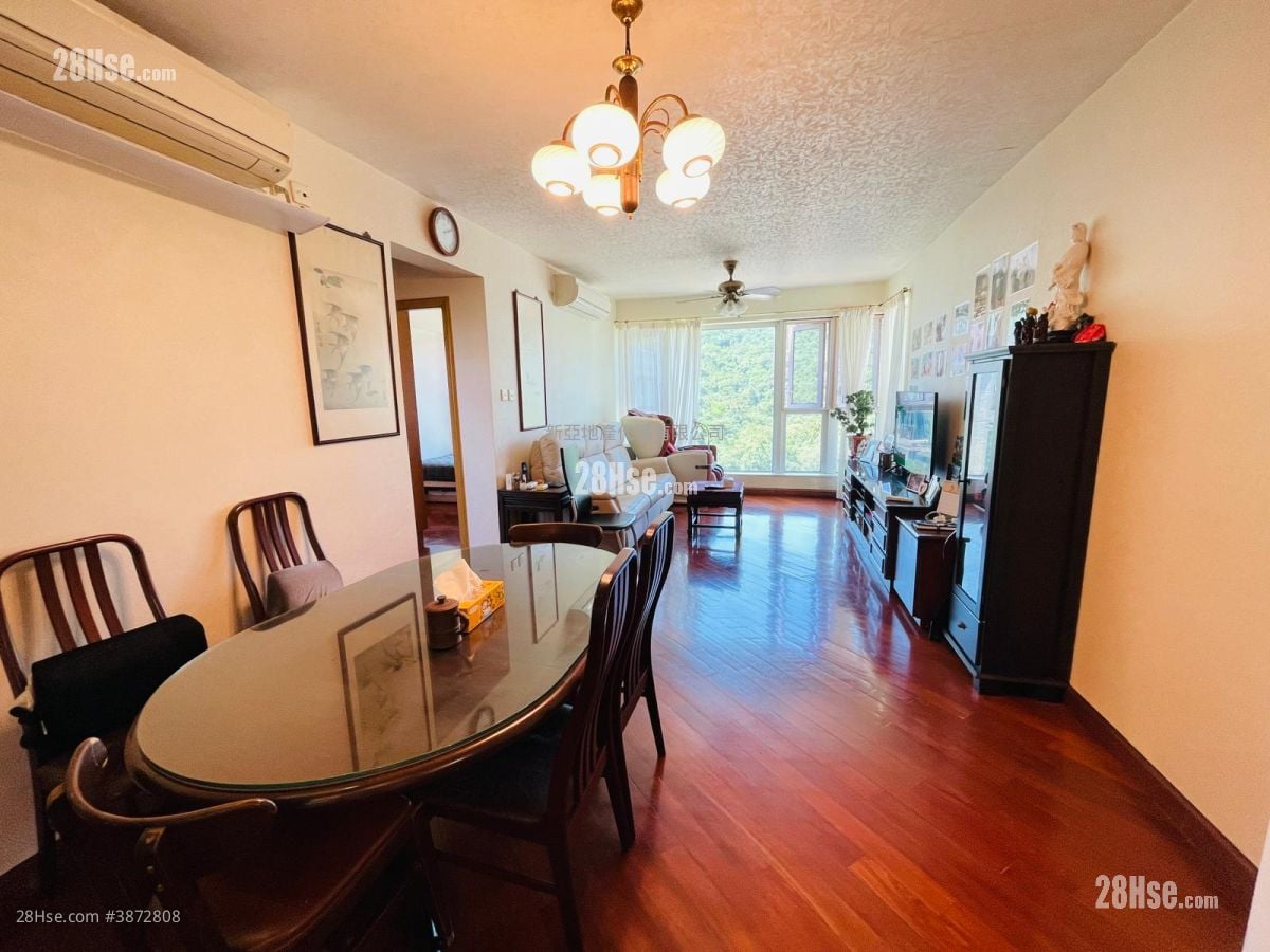 Hillview Court Sell 4 Bedrooms , 3 Bathrooms 997 ft²