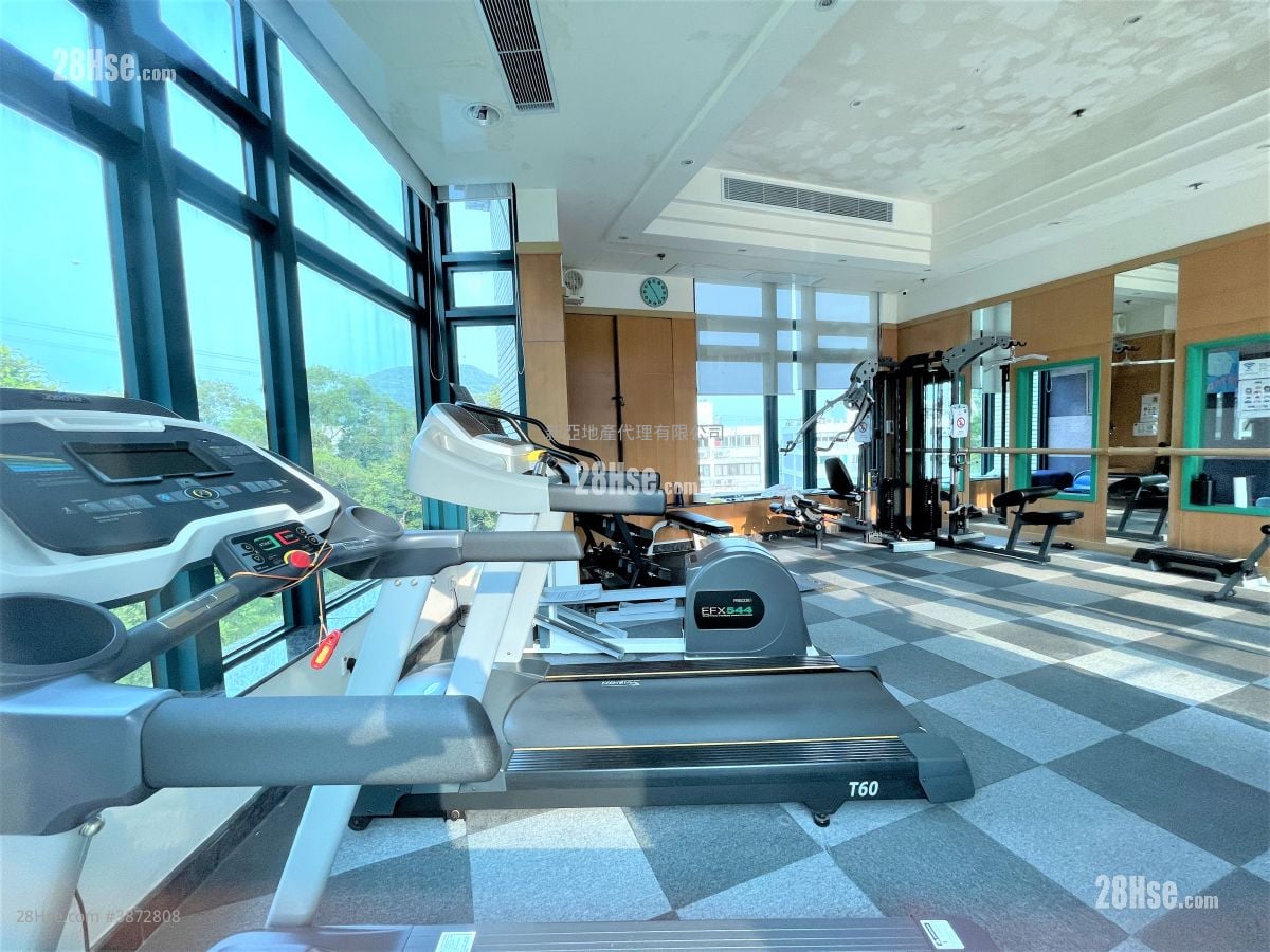 Hillview Court Sell 4 Bedrooms , 3 Bathrooms 997 ft²