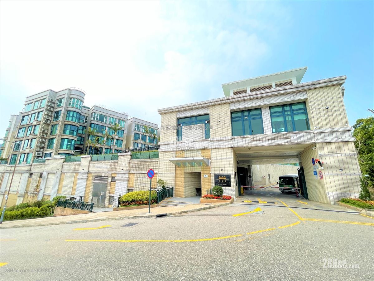 Hillview Court Sell 4 Bedrooms , 3 Bathrooms 997 ft²