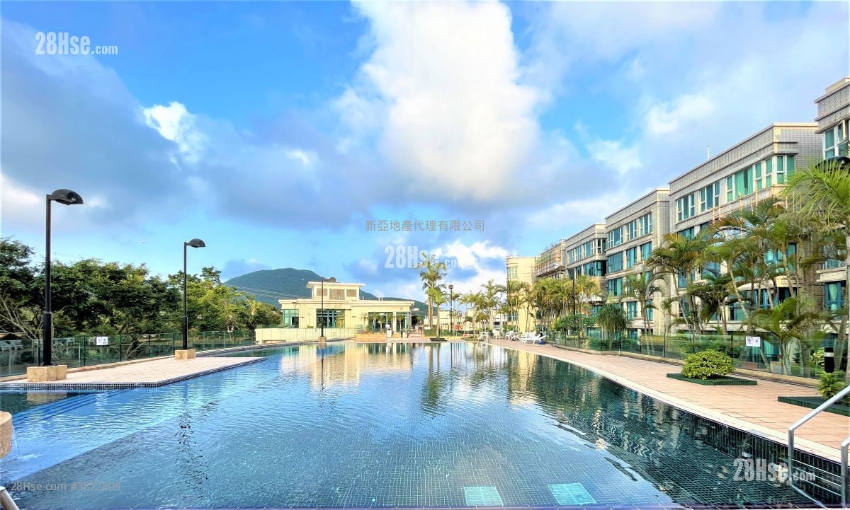 Hillview Court Sell 4 Bedrooms , 3 Bathrooms 997 ft²