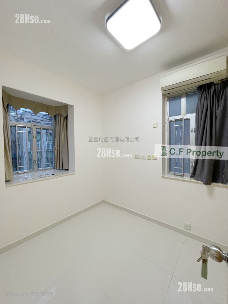 Kwai Fong Terrace Sell 3 Bedrooms , 1 Bathroom 473 ft²