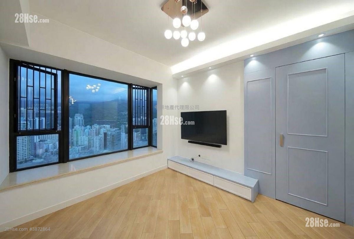 living room: Chelsea Court Sell 3 Bedrooms , 2 Bathrooms 646 ft²
