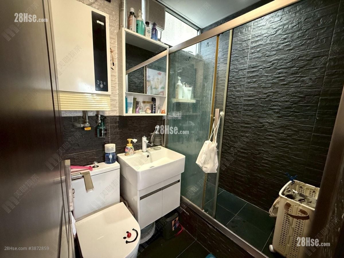 Tuen Mun Town Plaza Sell 2 Bedrooms , 1 Bathroom 326 ft²