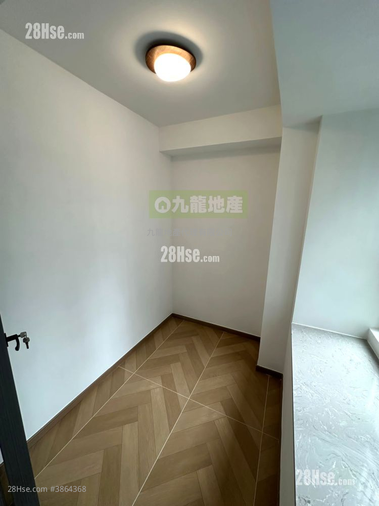 King Moon Heights Sell 2 Bedrooms , 1 Bathroom 309 ft²