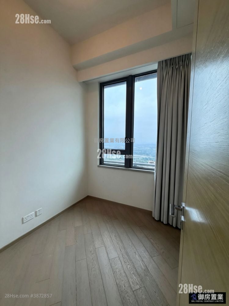 The Yoho Hub Rental 3 Bedrooms , 2 Bathrooms 534 ft²