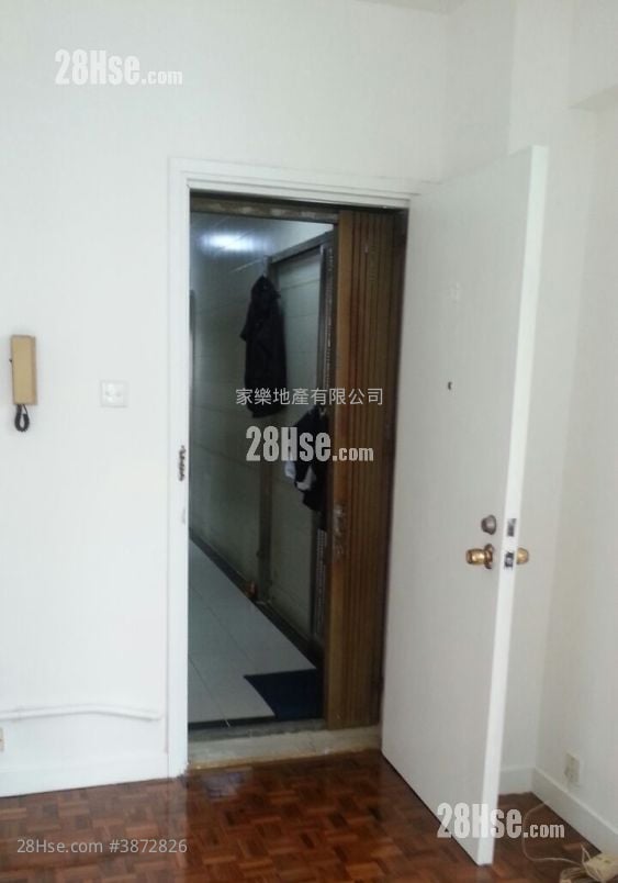 Hong Wah Mansion Sell 2 Bedrooms , 1 Bathroom 300 ft²