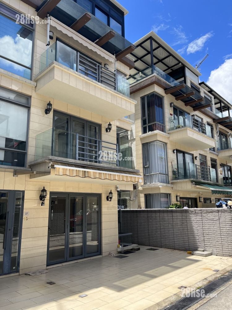 Sky Blue Sell 4 Bedrooms , 3 Bathrooms 1,700 ft²