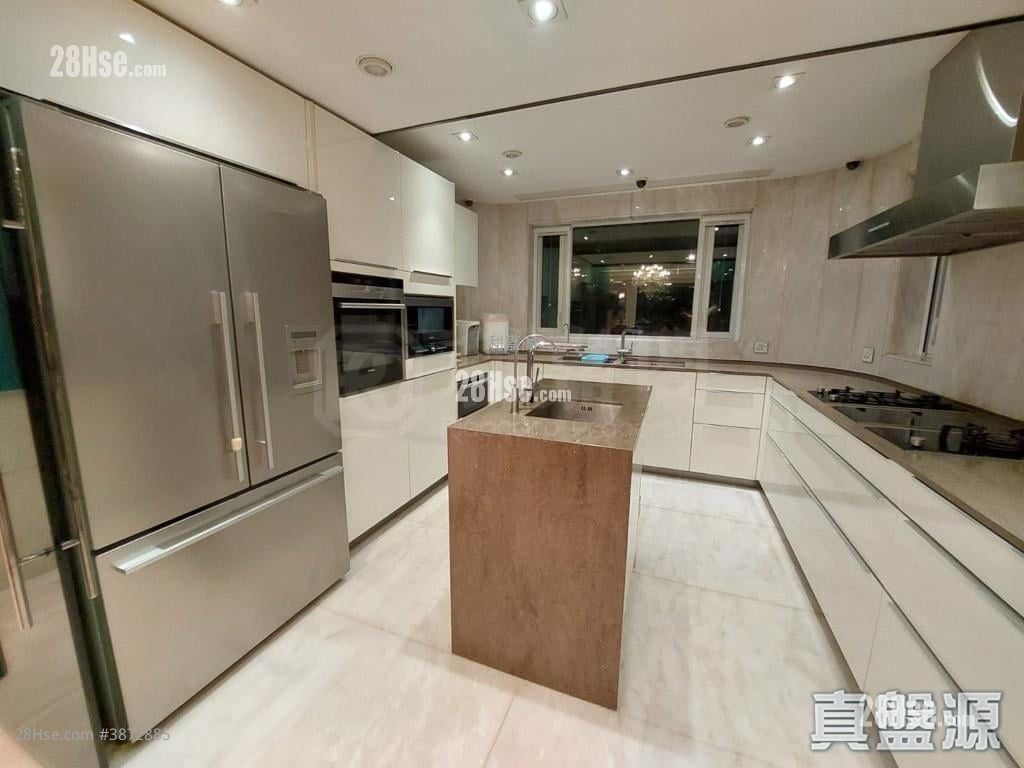 Silver Crest Sell 5+ Bedrooms , 4 Bathrooms 3,256 ft²
