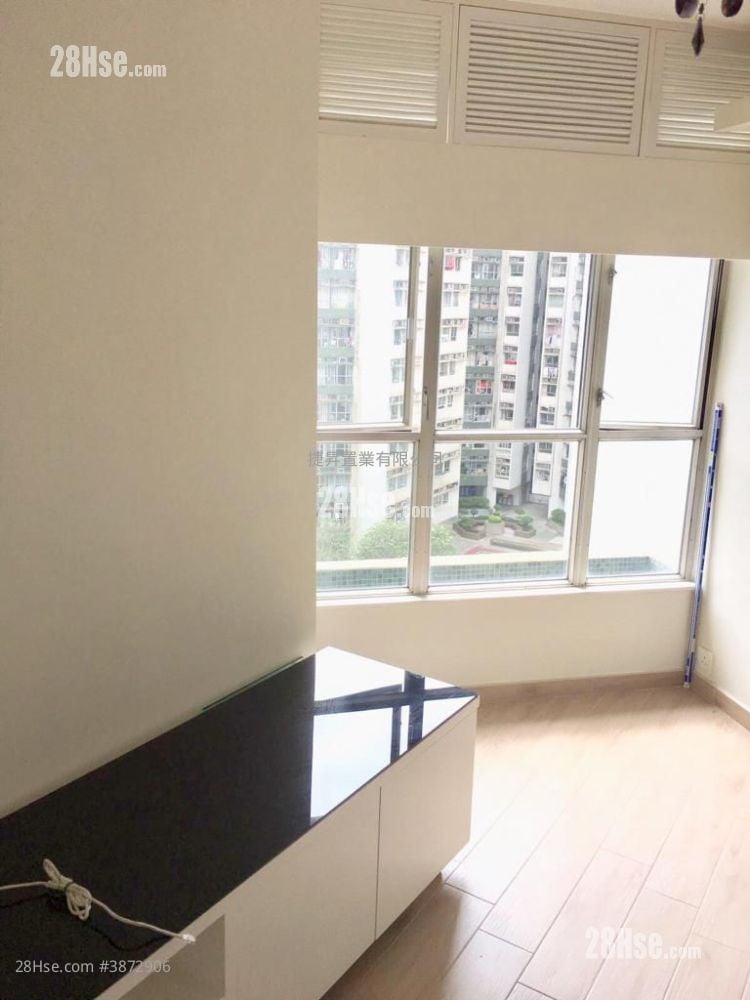 Whampoa Garden Sell 2 Bedrooms , 1 Bathroom 389 ft²