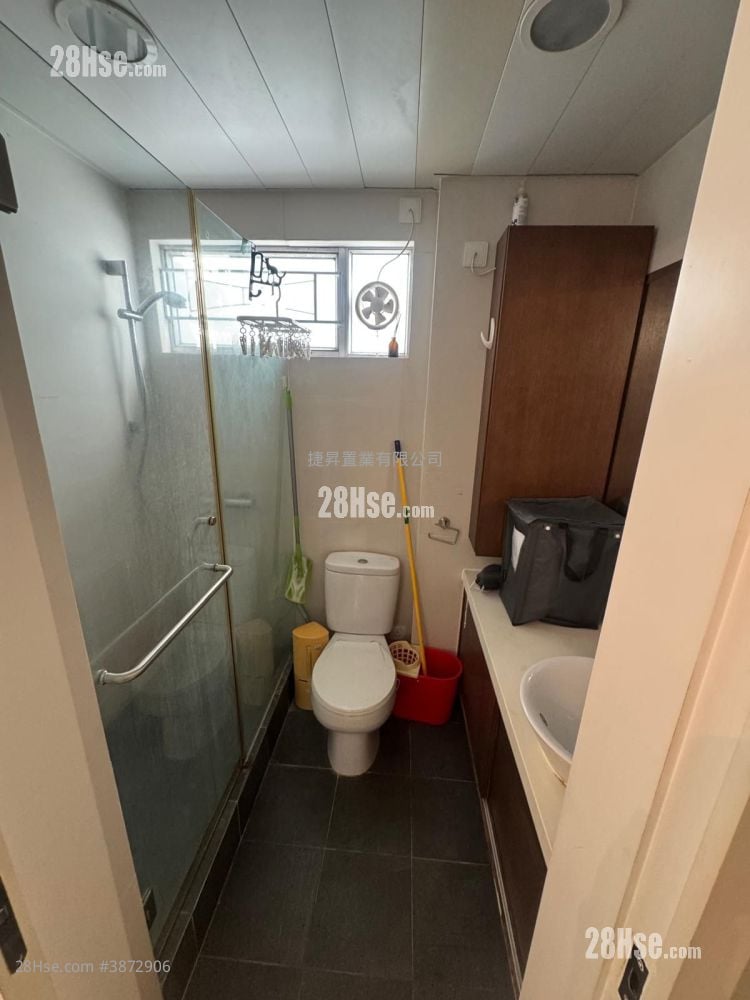 Whampoa Garden Sell 2 Bedrooms , 1 Bathroom 389 ft²