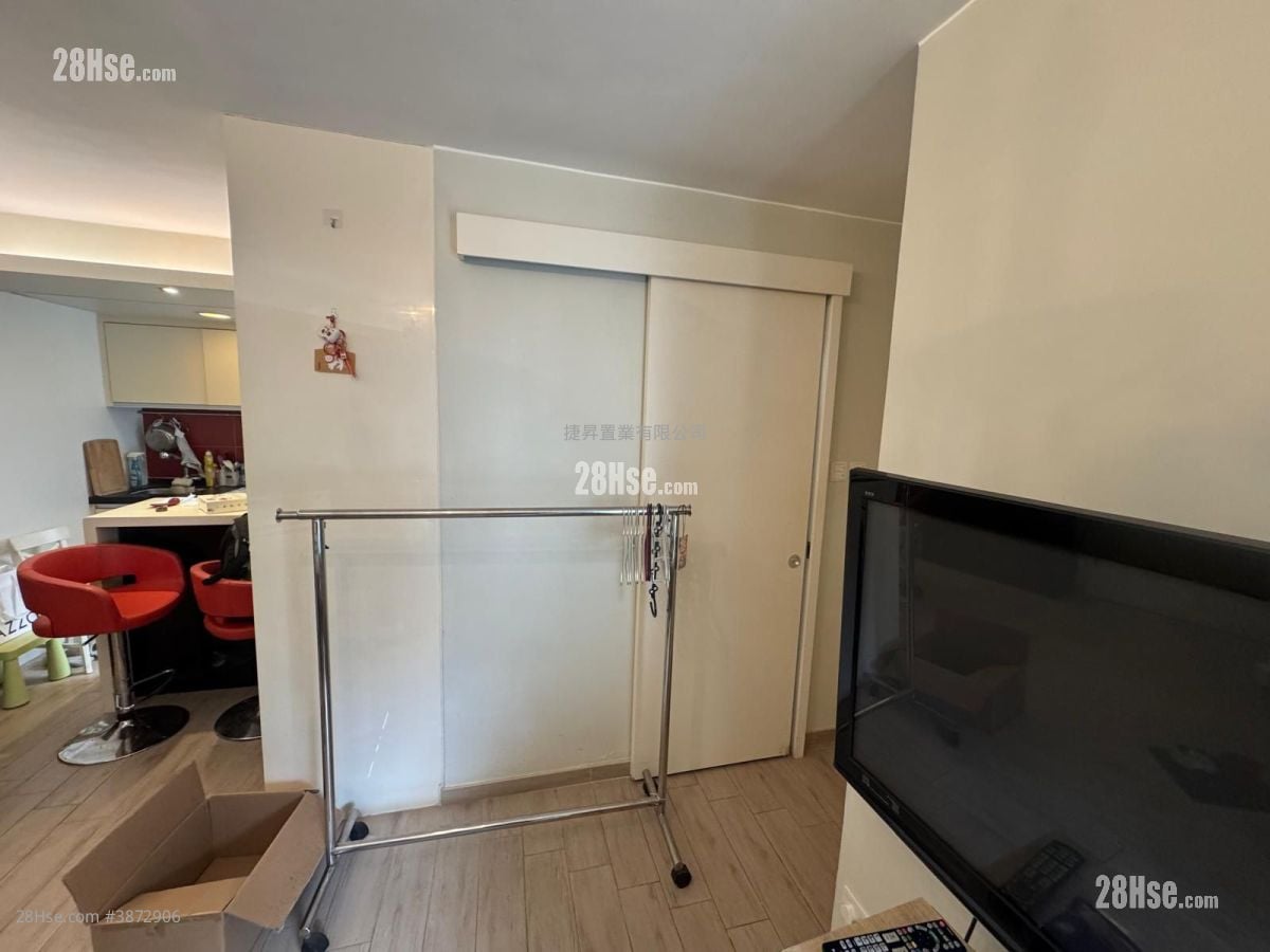 Whampoa Garden Sell 2 Bedrooms , 1 Bathroom 389 ft²