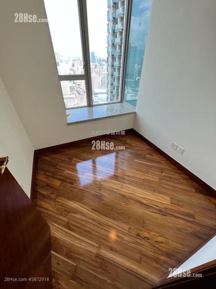 The Coronation Rental 2 Bedrooms , 1 Bathroom 607 ft²