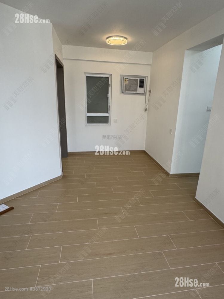 Kingswood Villas Sell 2 Bedrooms 449 ft²