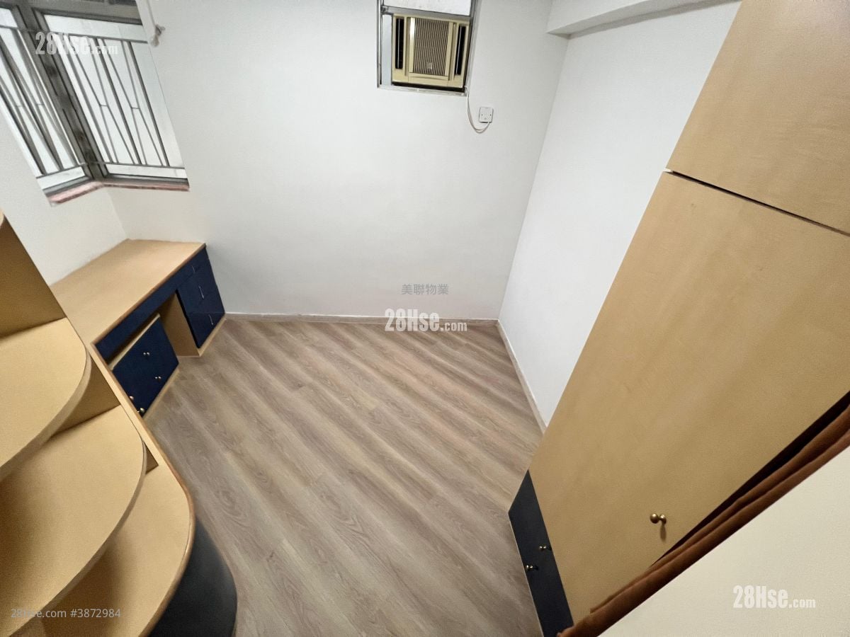 Kam Fung Court Sell 3 Bedrooms , 1 Bathroom 647 ft²