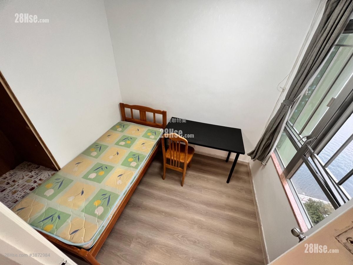 Kam Fung Court Sell 3 Bedrooms , 1 Bathroom 647 ft²