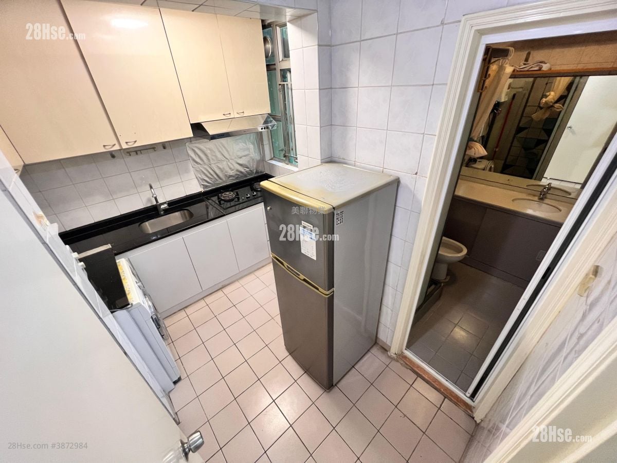 Kam Fung Court Sell 3 Bedrooms , 1 Bathroom 647 ft²